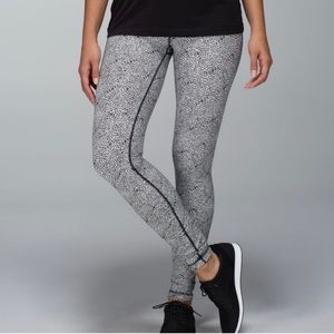 Lululemon b/w flowered wunder unders